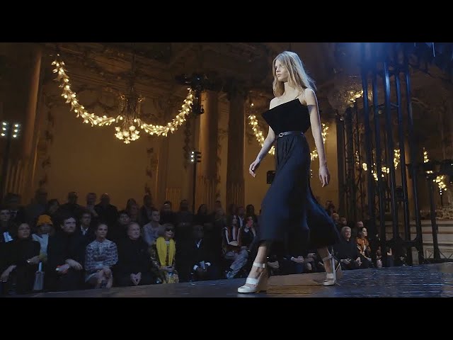 Louis Vuitton Automne Hiver 2023-2024 - RUNWAY MAGAZINE ® Officiel