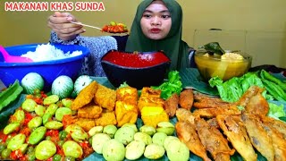 TYPICAL SUNDANE FOOD,,,SALTED FISH, LEUNCA SAUCE, PETE SAUCE, YOUNG JENGKOL LALAPAN