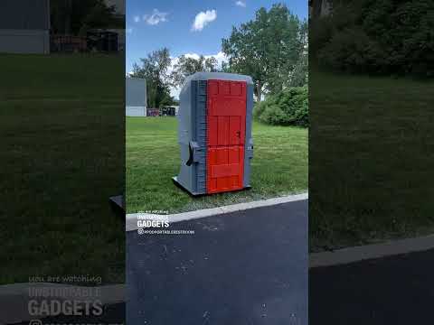 Diese Toilette lässt sich in zwei Hälften teilen