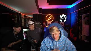 Tenia A Caro Y Bri Marcos Mirandome Mal