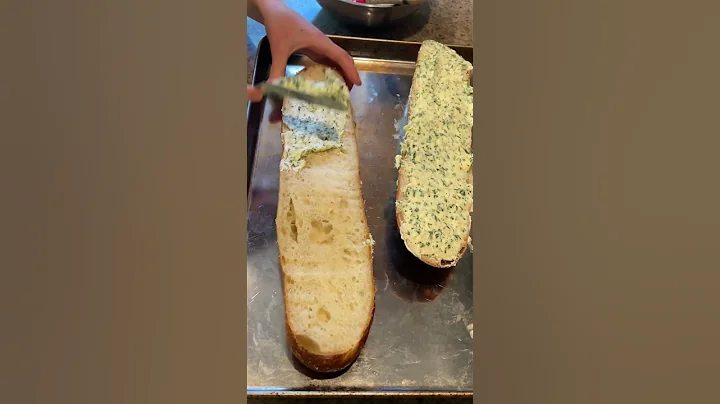 The Best Garlic Bread #shorts #cooking #garlic #easy