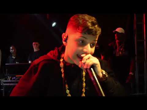 MC Than tearing it up at Sintonia do Morro