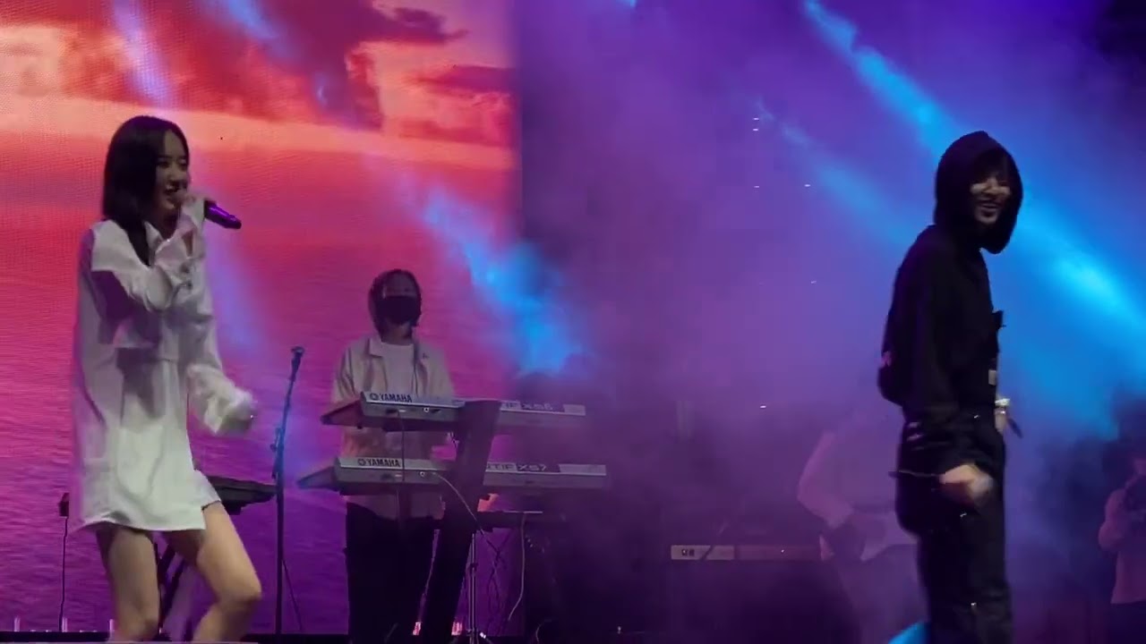 Seori featuring eaJ performing Dive With You at 88Rising’s Head in the Clouds Festival, 2021.