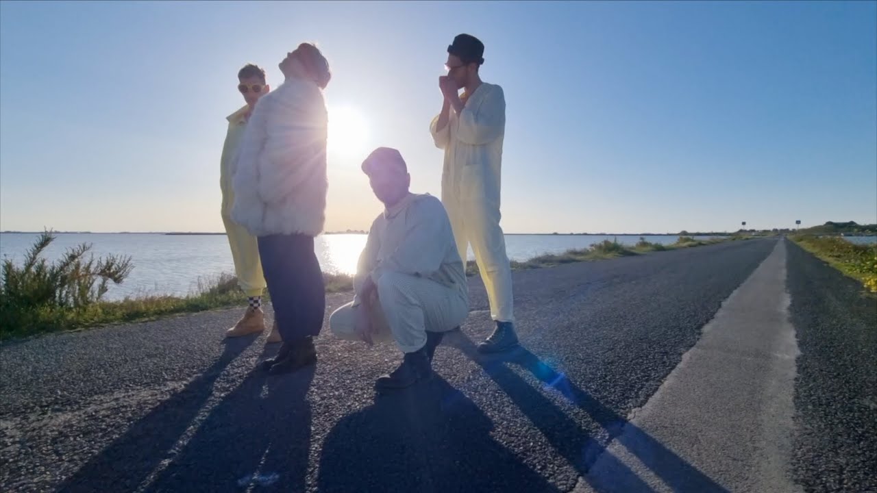 FULL TÜKAN - Chill Doors (Official Video)