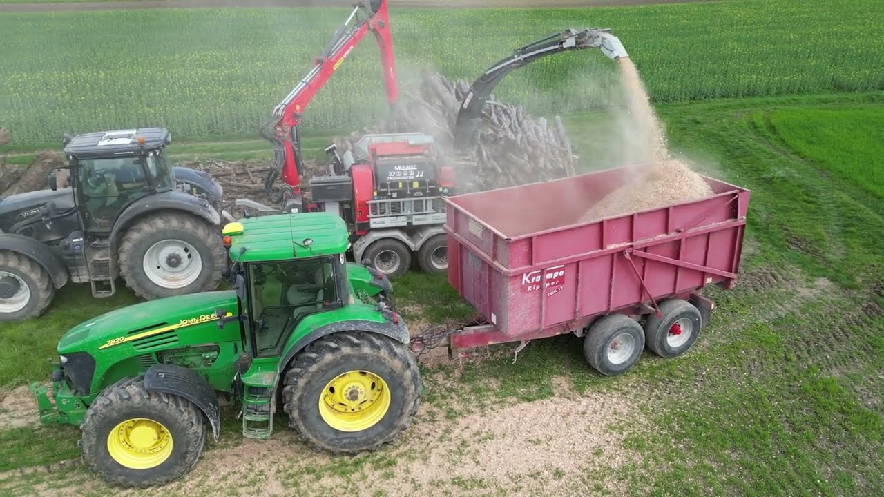 Holzhacken mit Valtra Power