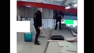 CARPENTIERE ALLE PRIME ARMI QUELLO CHE COMBINA E' TUTTO DA RIDERE!! screenshot 2