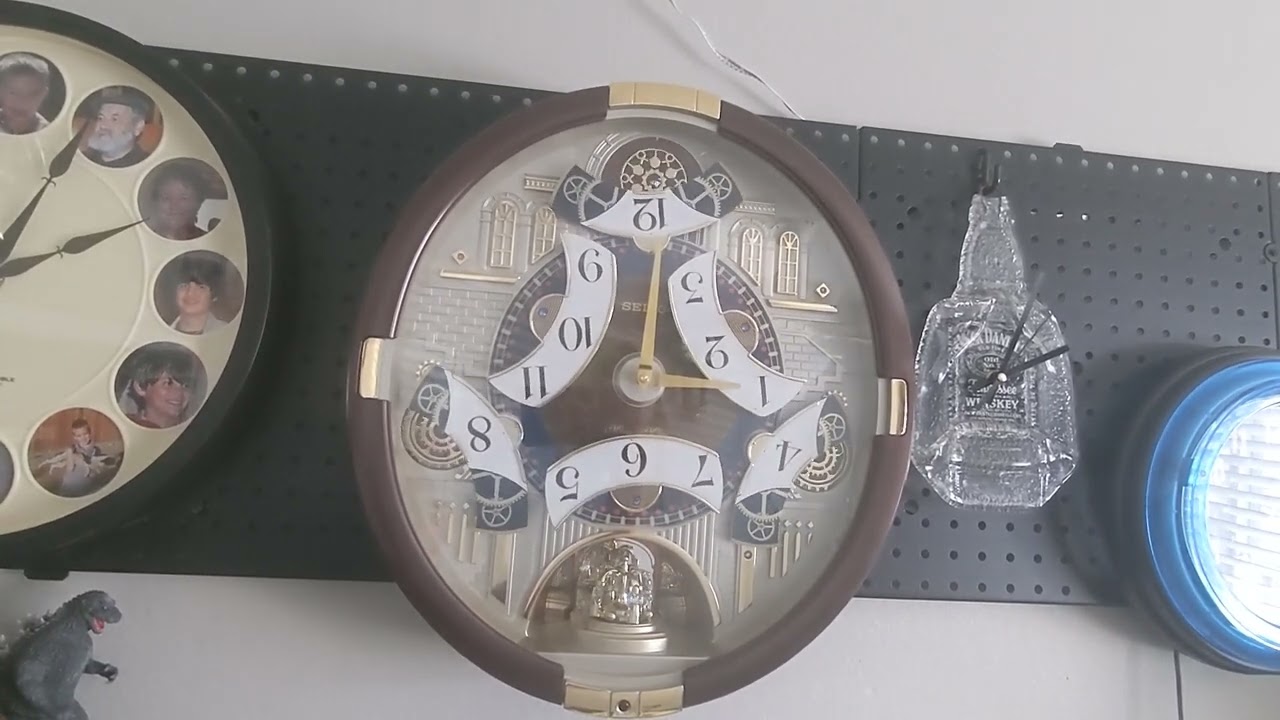 Seiko Clock plays La Traviata \