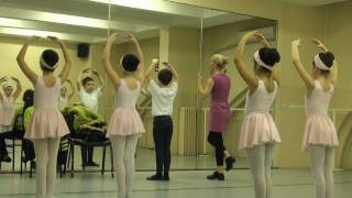 Küçük Balerinler Ve Balet Little Ballerinas And A Ballet Dancer