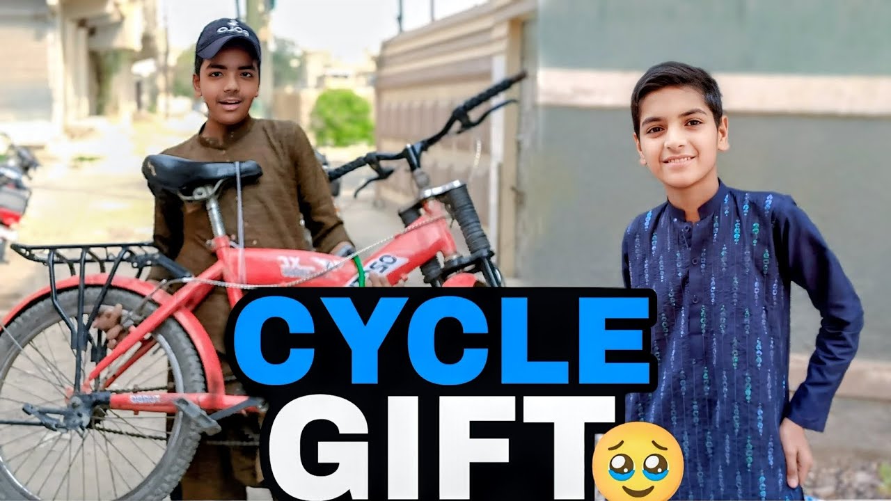 Camera man ko cycle gift kar di 😊I am back after long time 💕