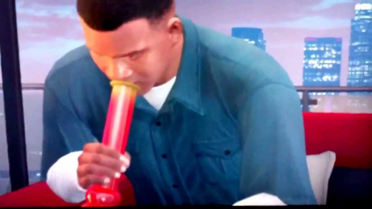 Franklin hitting the bong gta v
