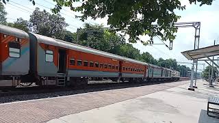Pratapgarh Lokmanya Tilak 01074 High speed run babina railway station skip