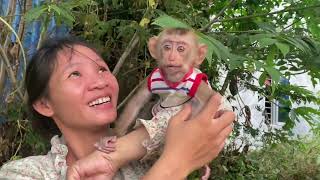 Baby Monkey Avatar Is Happy With Mom Outside