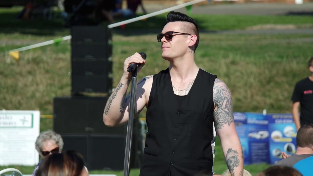 Dan Budd is Robbie Williams at Trifest 2018