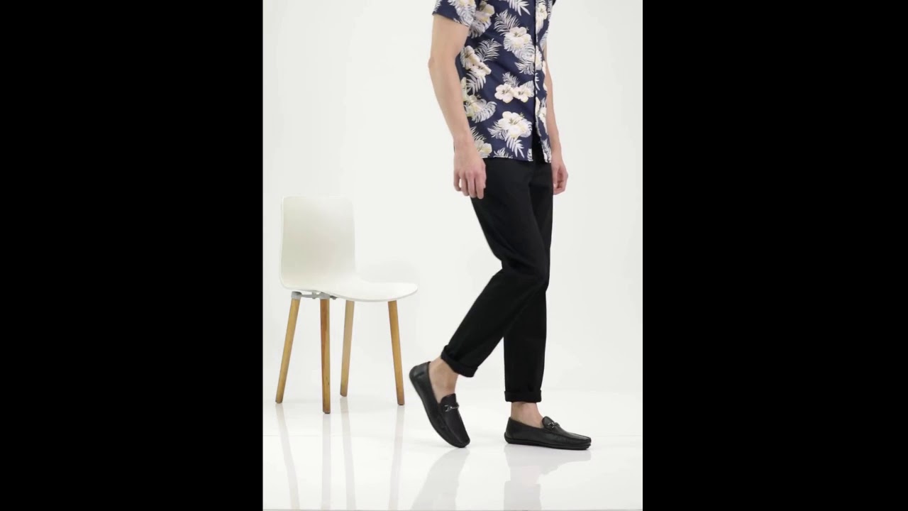 Tresmode Men Casual Black Solid Loafers