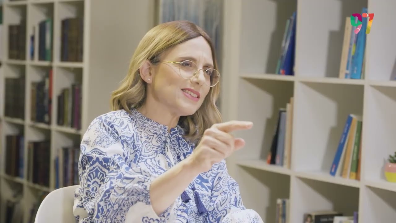 יתומים עם הורים! מה עובר ילד שגדל בקיבוץ בתוך בית הילדים? אפרת ברזל בשיחה פתוחה על ילדי הקיבוץ