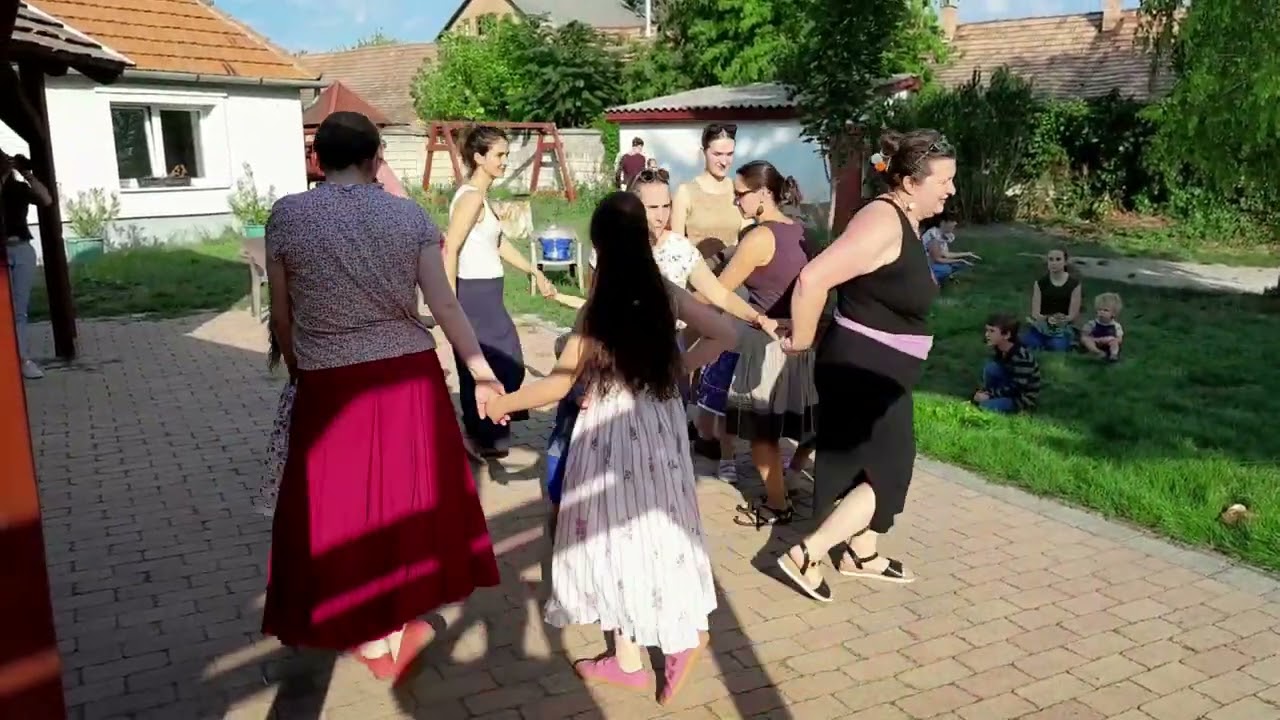 GÓLYAFÉSZEK CSALÁDI TÁNCHÁZ ÉS JÁTSZÓHÁZ