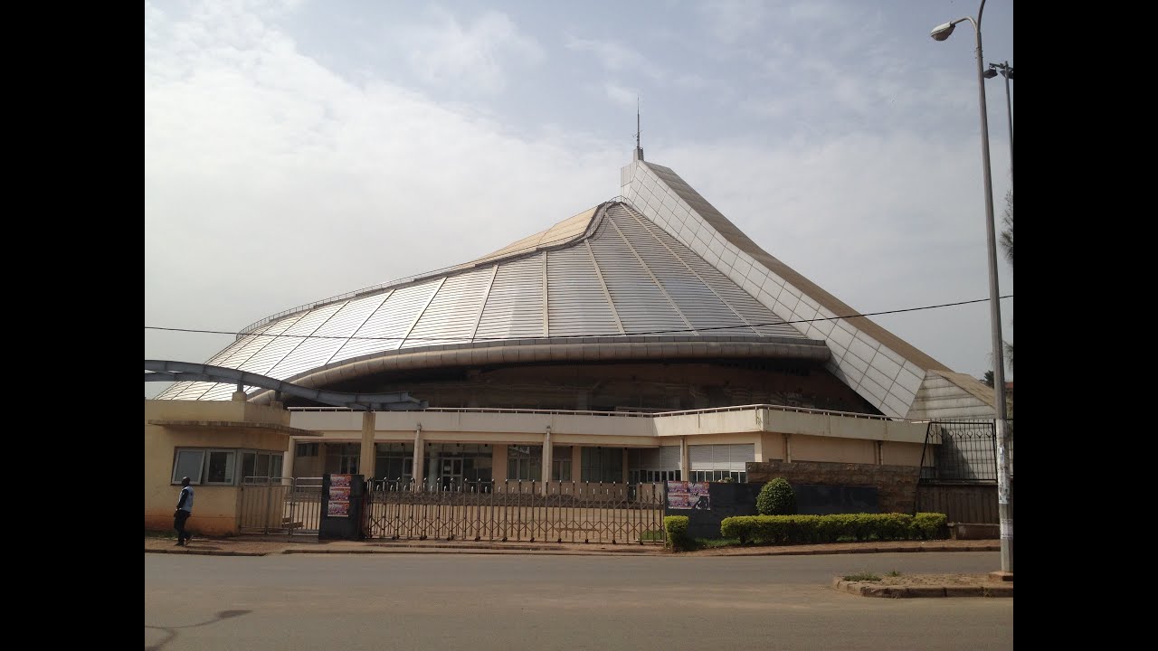 Balade immersive à Yaoundé  Du Palais des Sports au Camp Yeyap 🇨🇲🚶‍♂️