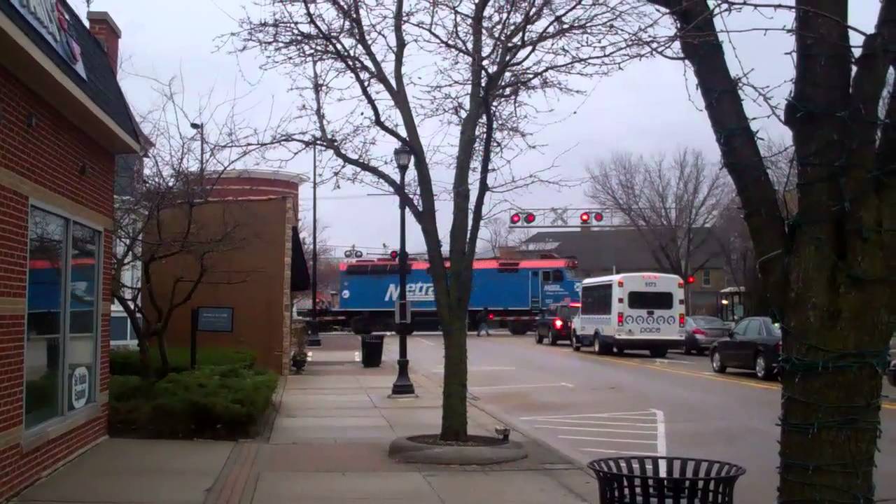 Metra EMD F40PH-3kfsb 122 MPI MP36HOS 427 MDNL 2143 Northbrook Metra Station