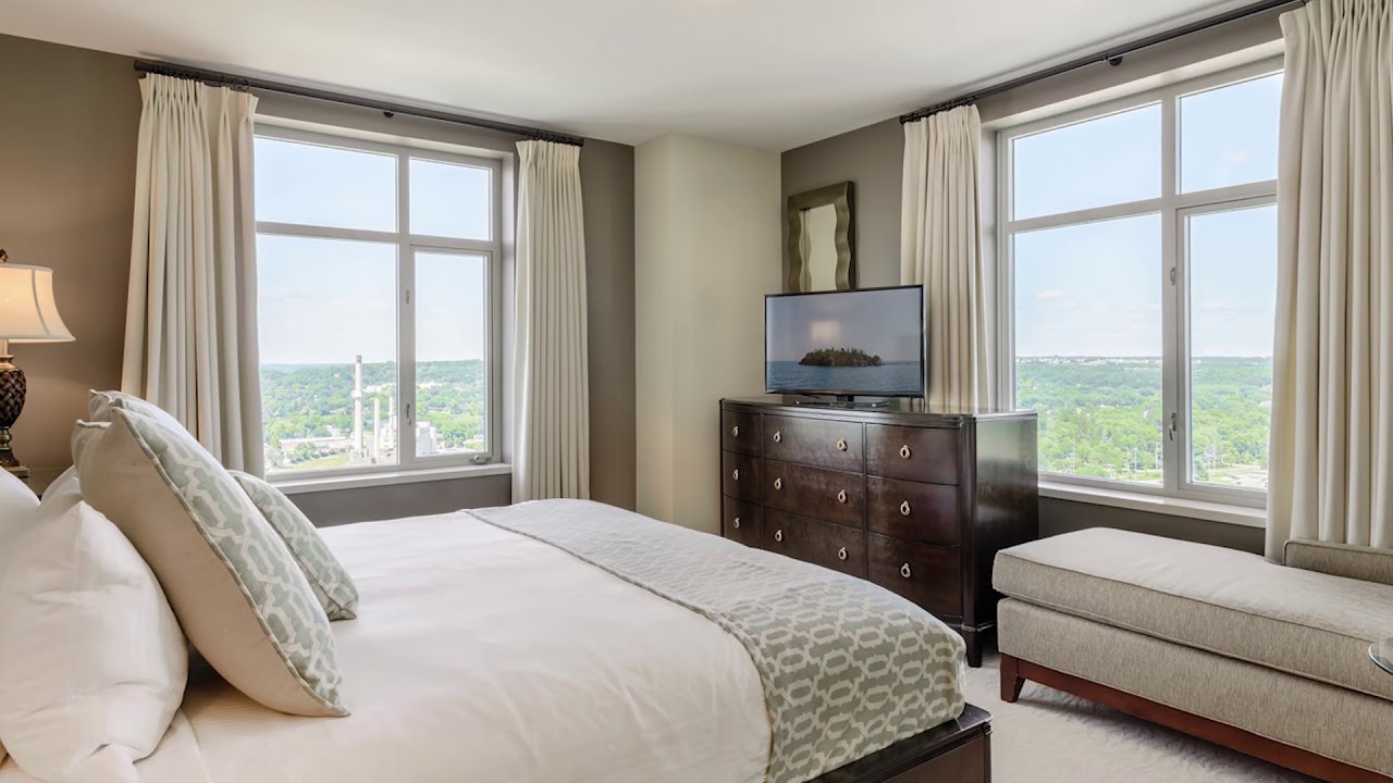 Broadway Plaza Commercial