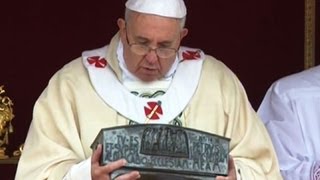 Vatican displays bone fragments believed to be St. Peter's