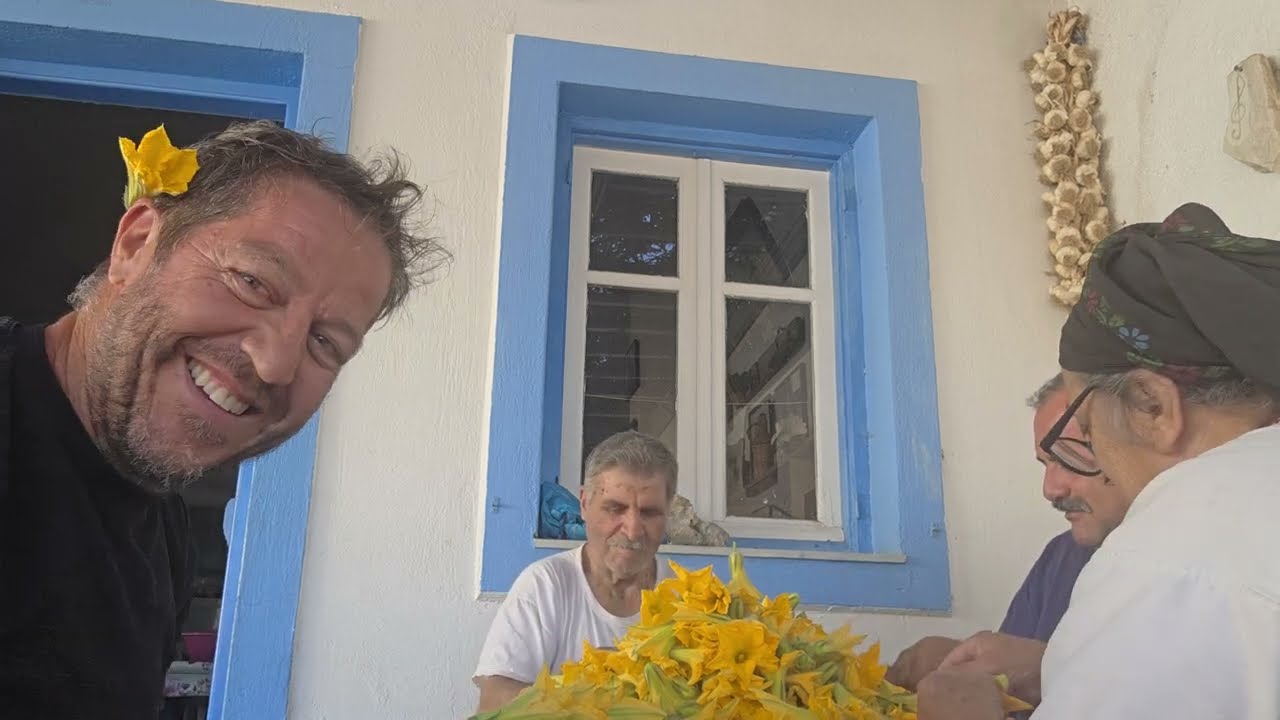 Όλοι μαζί στους κολοκήθοανθους  Στις Άννας στην Αυλώνα  Καρπάθου 