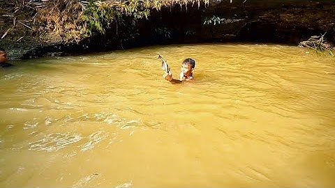 Pemburu Ikan Dengan Tangan Kosong Part 2 Tangan Dewa