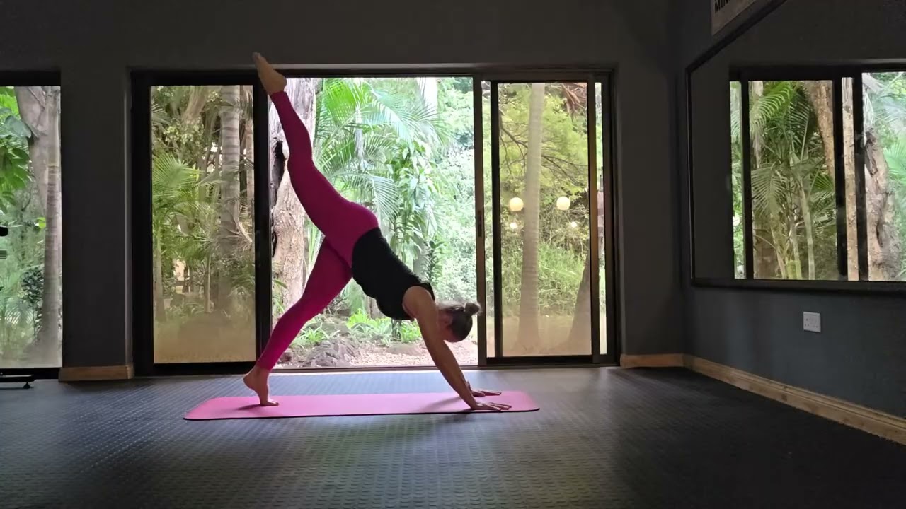 HIP OPENING SHORT FLOW 