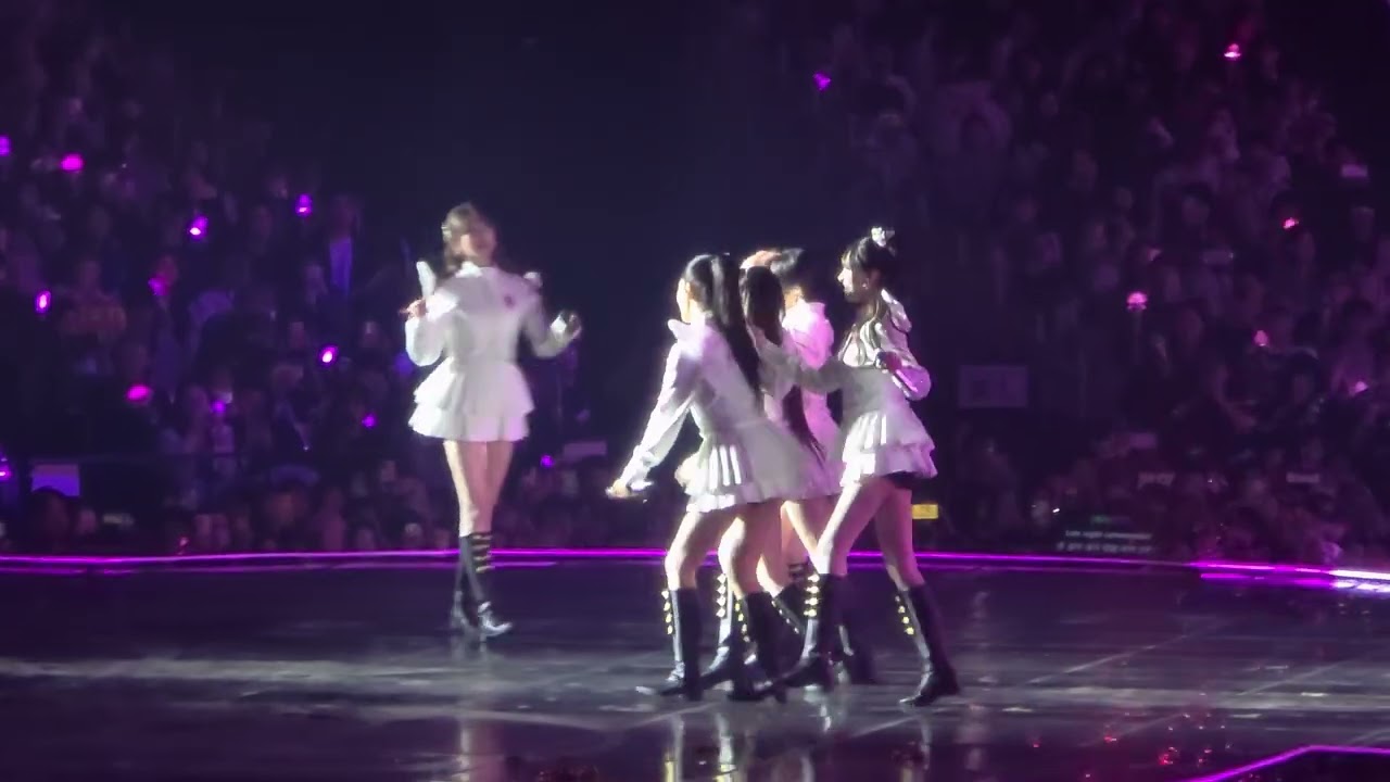 251101 IVE WORLD TOUR SHOW WHAT I AM 아이브 콘서트 DAY2 - Off The Record [4K]