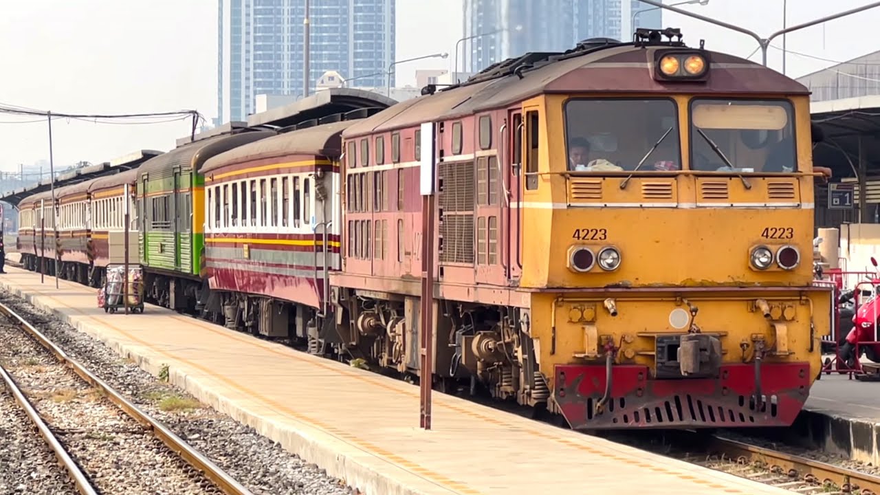 SRT. #ริ้วขบวนแปลกตา ชุมทางบางซื่อช่วงสาย-เที่ยงในวันที่ขบวน 261 พ่วง บชส.ควีนแลนด์ เพียงแค่คันเดียว