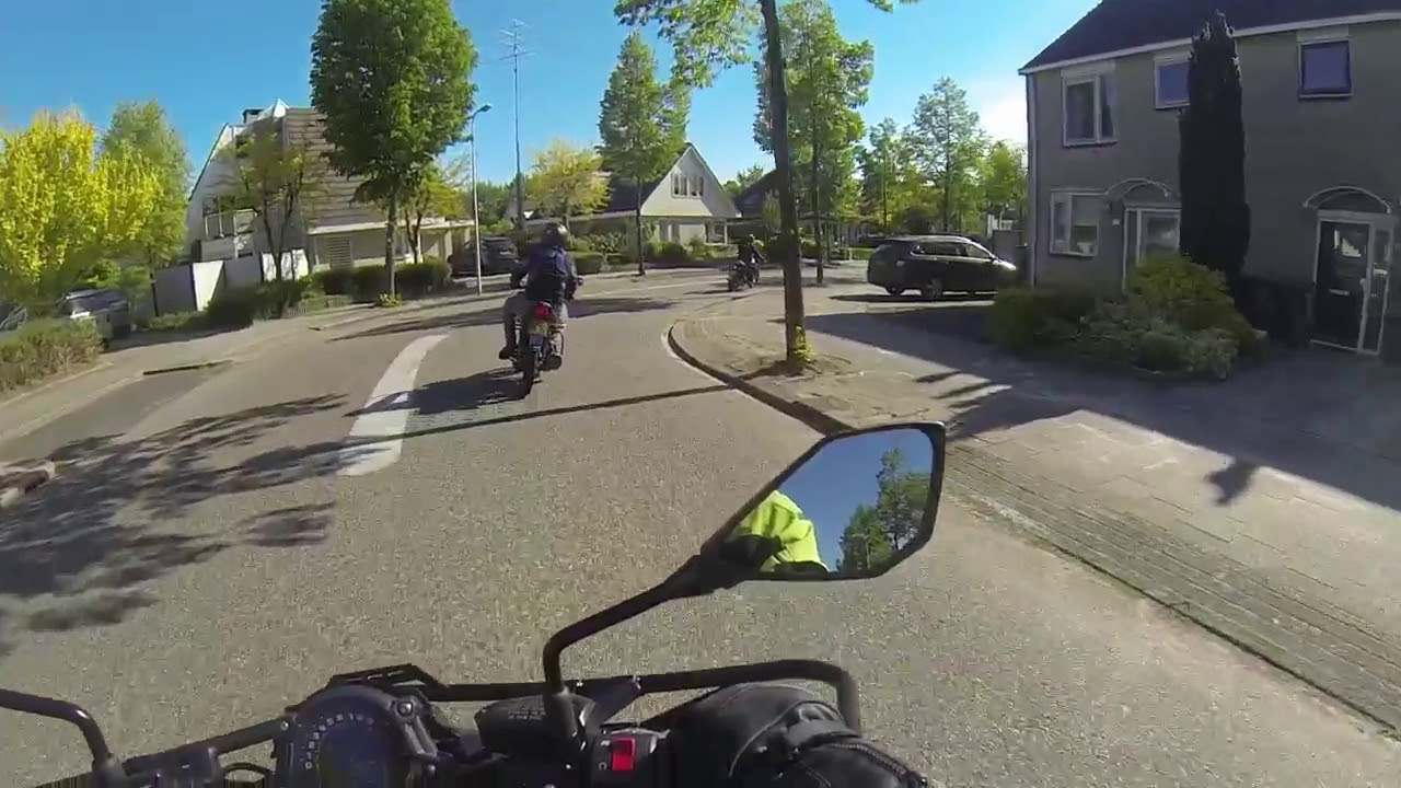 Motorrijles AVD op de nieuwe Kawasaki Z650, afschuinen of inleunen?
