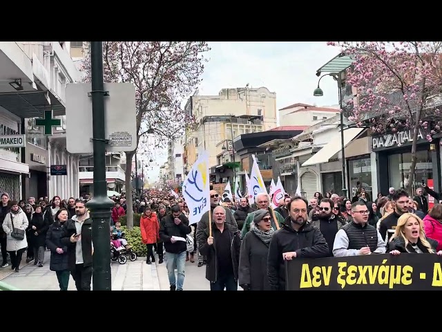 Πορεία μέχρι τον ΟΣΕ μετά το μεγάλο συλλαλητήριο για τα Τέμπη στη Λάρισα