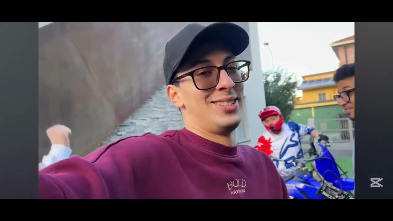 Ciccio CADE dalla MOTO durante il BACKSTAGE...