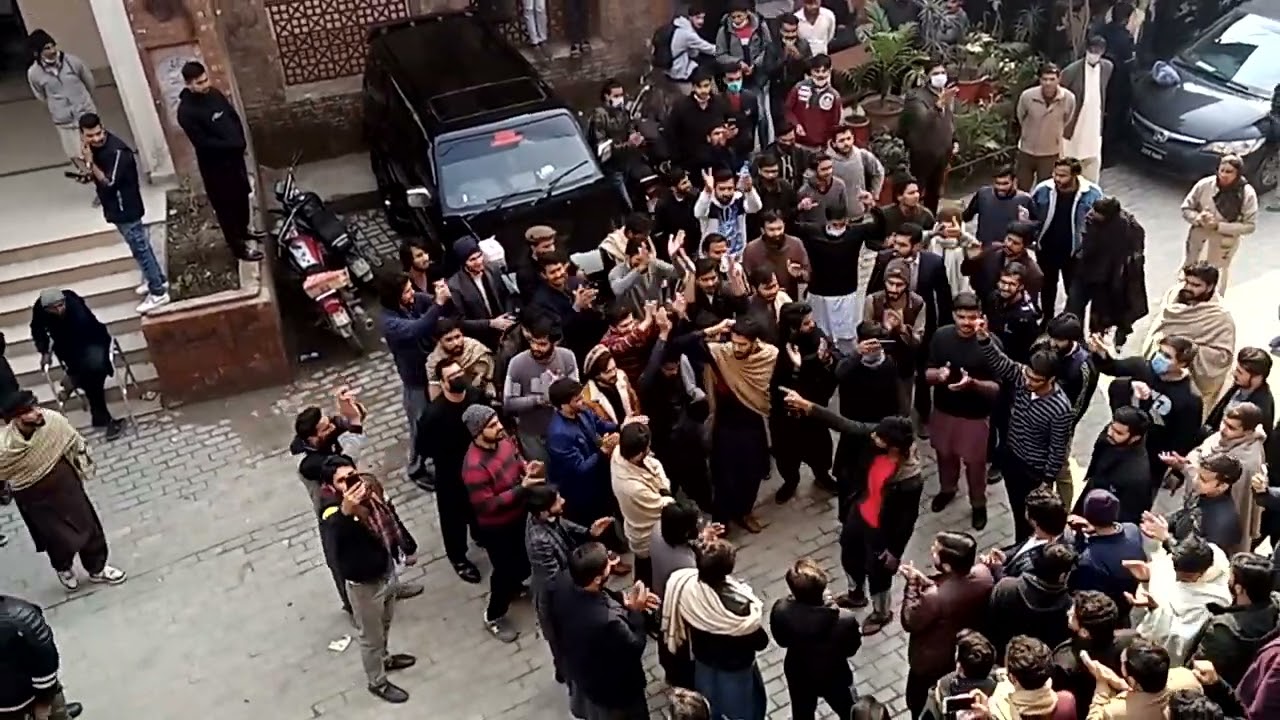 Students of Jamiat (IJT) University of punjab|Recording their protest at Model Town Courts Lahore
