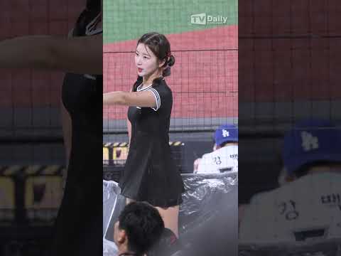 귀여운 문어입🐙으로 열심히 응원하는 #치어리더 #김진아 #<strong>ktwiz</strong> #kt #야구 #shorts (영상제공-스포츠투데이)
