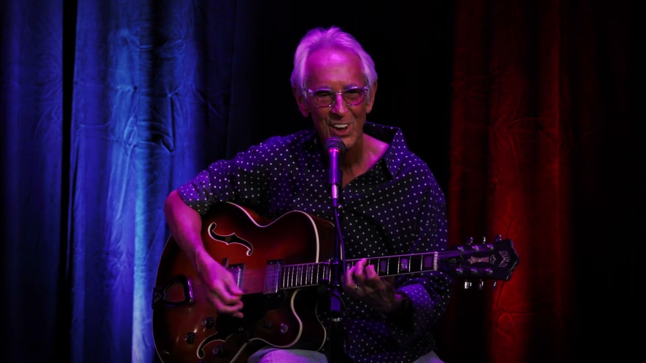 Elliot Lurie hangs at Manhattan Beach Studios and sings Brandy (You're a Fine Girl)