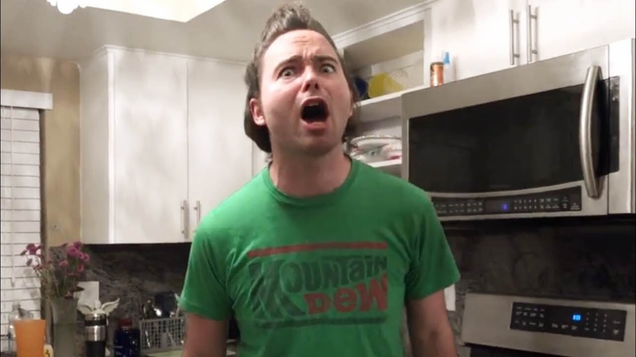 БЕЗУМНЫЙ ПАРЕНЬ ЯРОСТЬЮ НА ВЕСЬ МИР!