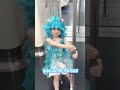 El comportamiento de la niña llamó la atención de todos.#cosplay #shortsviral