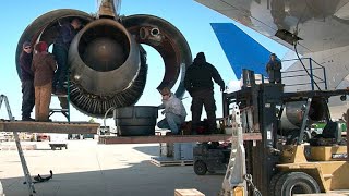 Removing the Engine of a 747 Needs Expertise and Care