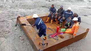 Swamp boogie wents wrong. He nearly covered workers with mud