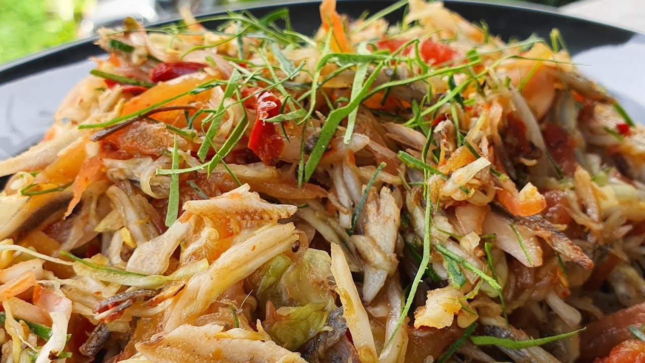 ထမင်းစား​မြိန်စေတဲ့ ငါးနီတူ ခရမ်းချဉ်သီး ချဥ်ငံစပ်အသုပ်လေး သုပ်စားကြမယ်... 🥣😋