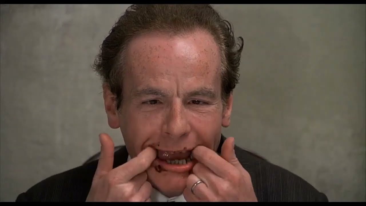 Отрывок из фильма "Сало или 120 дней содома " 1975 год. (Супер шутка от президента) другой перевод.