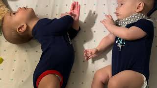Двойняшки 5 Месяцев Our Story Смешные Детки Сша Twins 5 Month Old Funny Kids