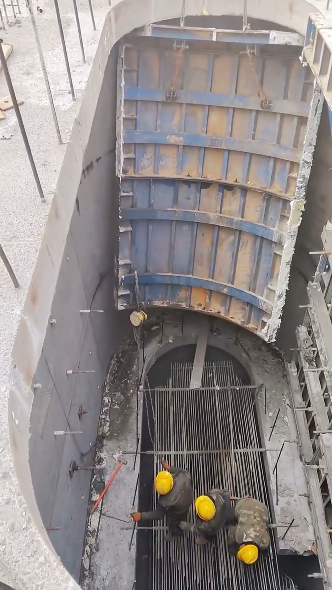 Concrete pit mold removal process- Good tools and machinery make work easy