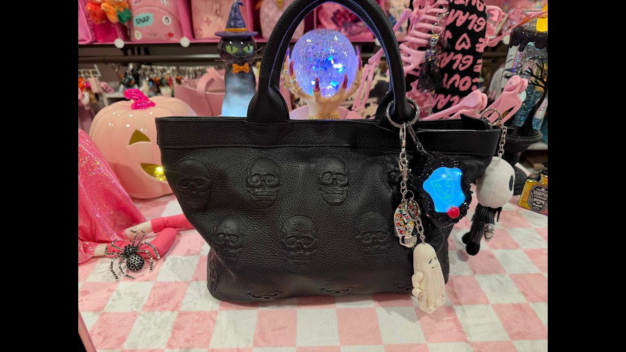 🎃What’s in my Halloween Iopelle Leather Bag 🎃