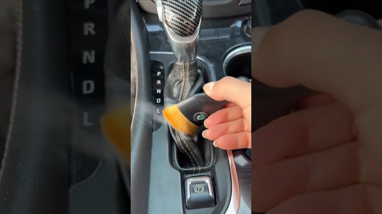 Handheld Mini Car Dust Cleaning Brush 