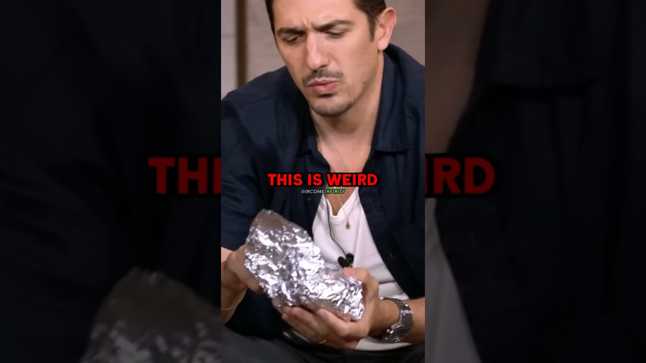 Эндрю Шульц пробует и оценивает бургер MrBeast’s