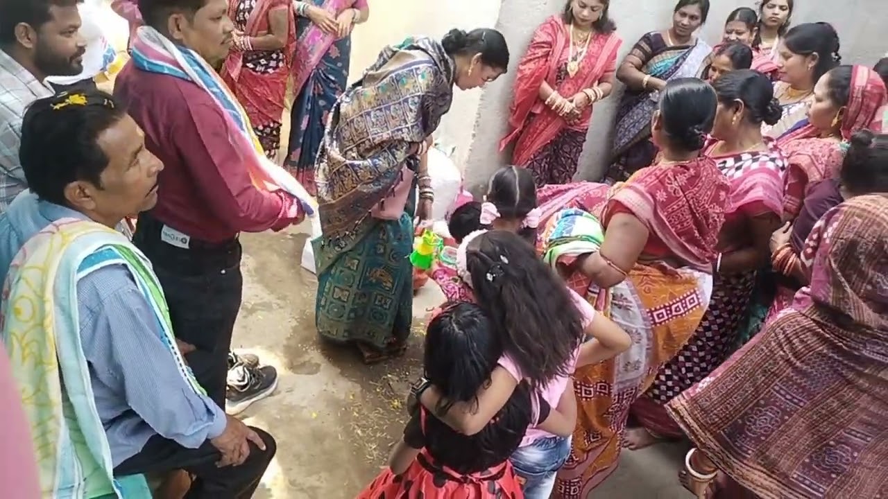 ଆଜି କେଏ ଯେ ସଭେ ଆସିଛନ ଆସୁନ ଦେଖମା ଭିଡିଓ ମୋର ନାନା ଝିଅ ର ନଡ଼ିଆ ଧରା (ଗୁର ନଡ଼ିଆ ଧରା) ସମସ୍ତେ ବହୁତ ମଜା ମସ୍ତି