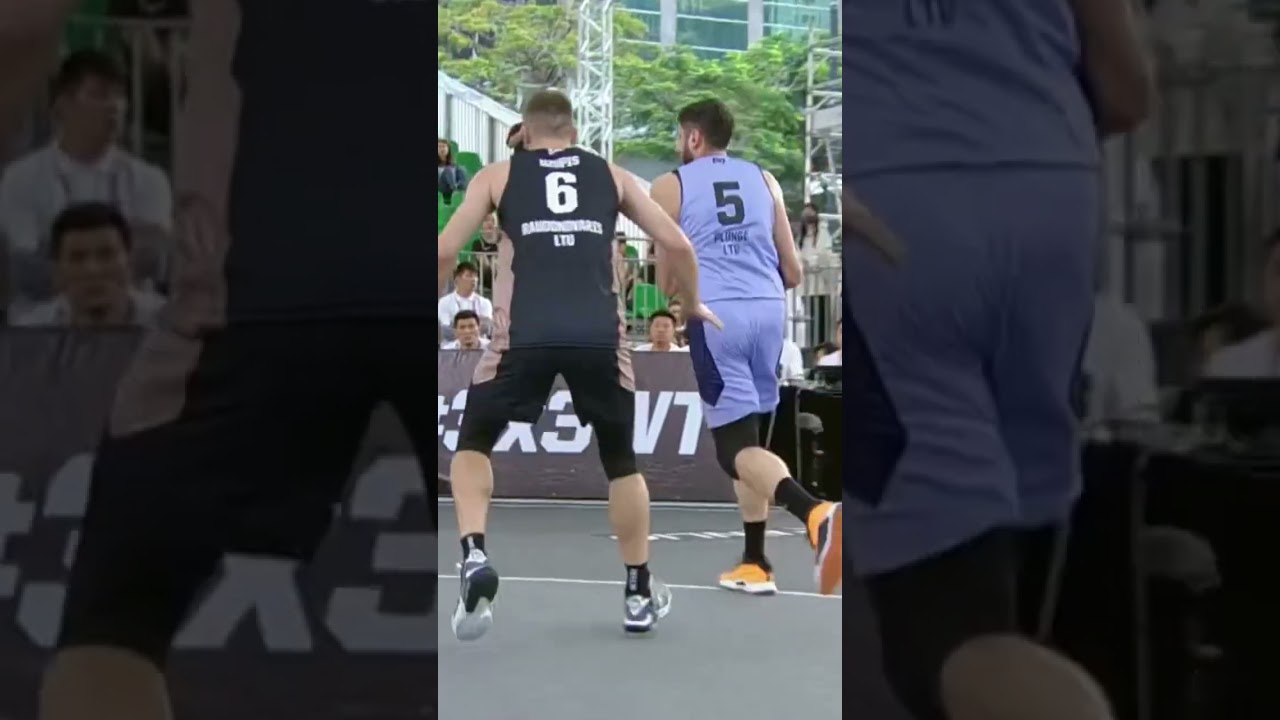 He ain't scooping his bagels! 😤💪