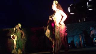 4 Hula Dancers perform Hula Auana