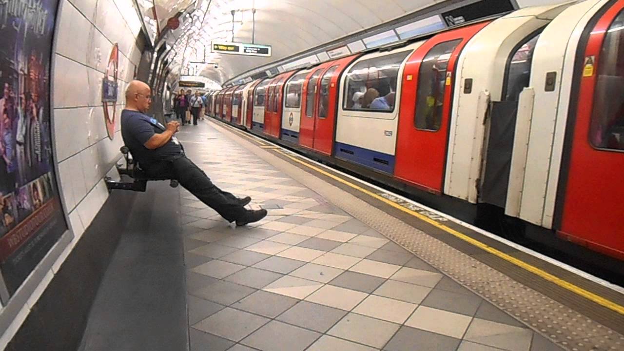 Central Line 1992TS Departs Bank
